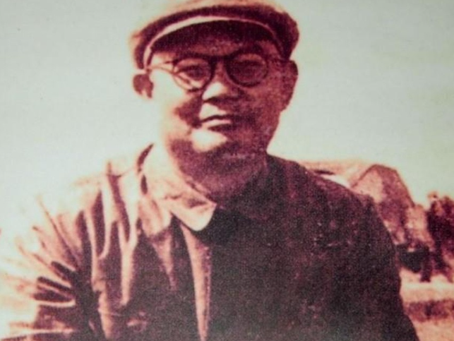 1980年，83岁的叶剑英元帅返回了老家广东梅县，在他祭祖扫墓时，发现母亲的坟茔