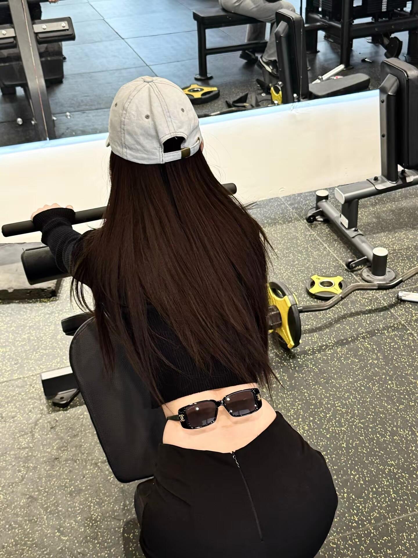 五万八的貂确实好看，但穿上身吧，还得琢磨显不显胖。58的腰就不一样了，穿个几十块