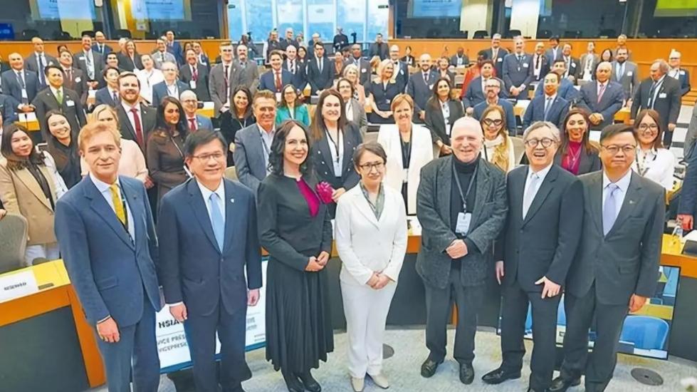 萧美琴这次可把欧洲给坑惨了！欧洲正为稀土供应发愁，中国一纸出口限制令就让生产线卡