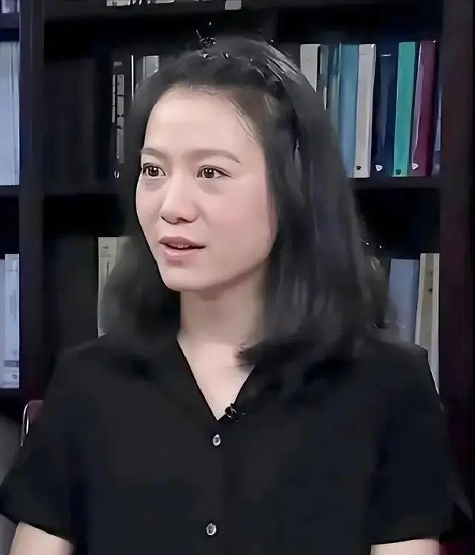 外界都在为翁帆那套“暂住证”房产惋惜，觉得她在这段婚姻中吃了大亏。然而，这不过是