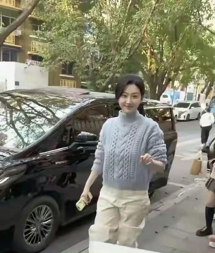 见过景甜本人才懂，真人比荧幕美太多，颜值气质直接封神！