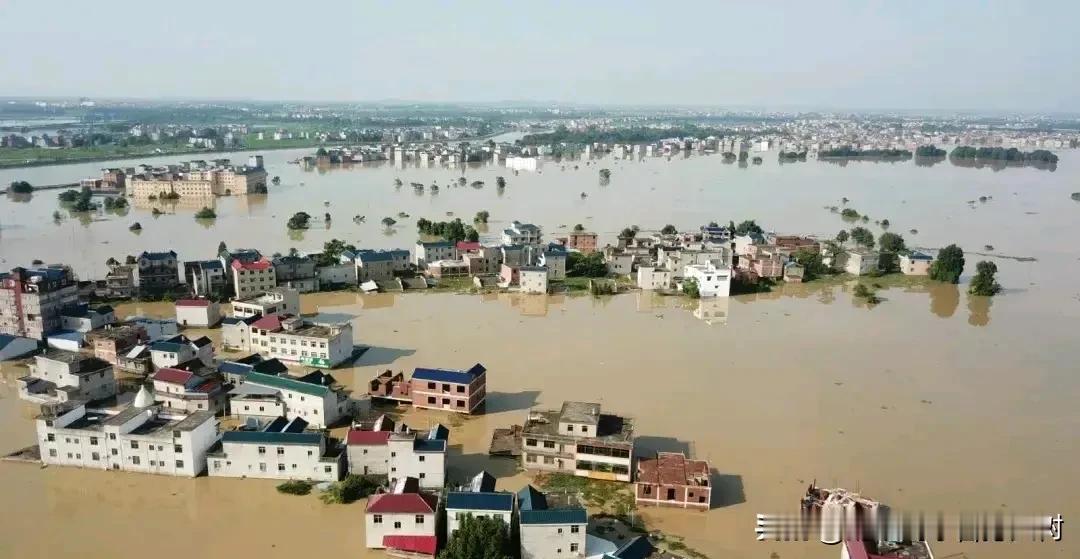 2020年鄱阳湖超历史水位时，湖体面积达5000平方公里，超百万亩高标准农田被淹