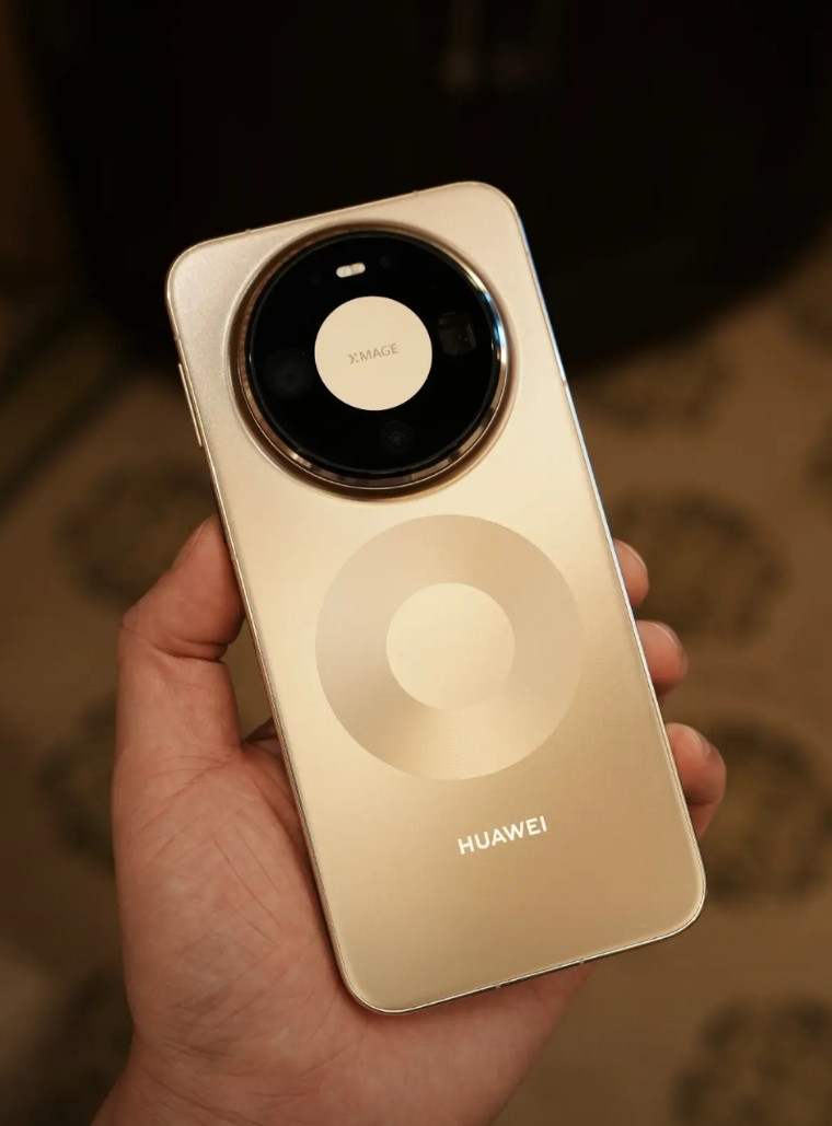 首发溢价是市场规律，不知道有什么好喷的物以稀为贵，想要的人多，供不应求，价格就