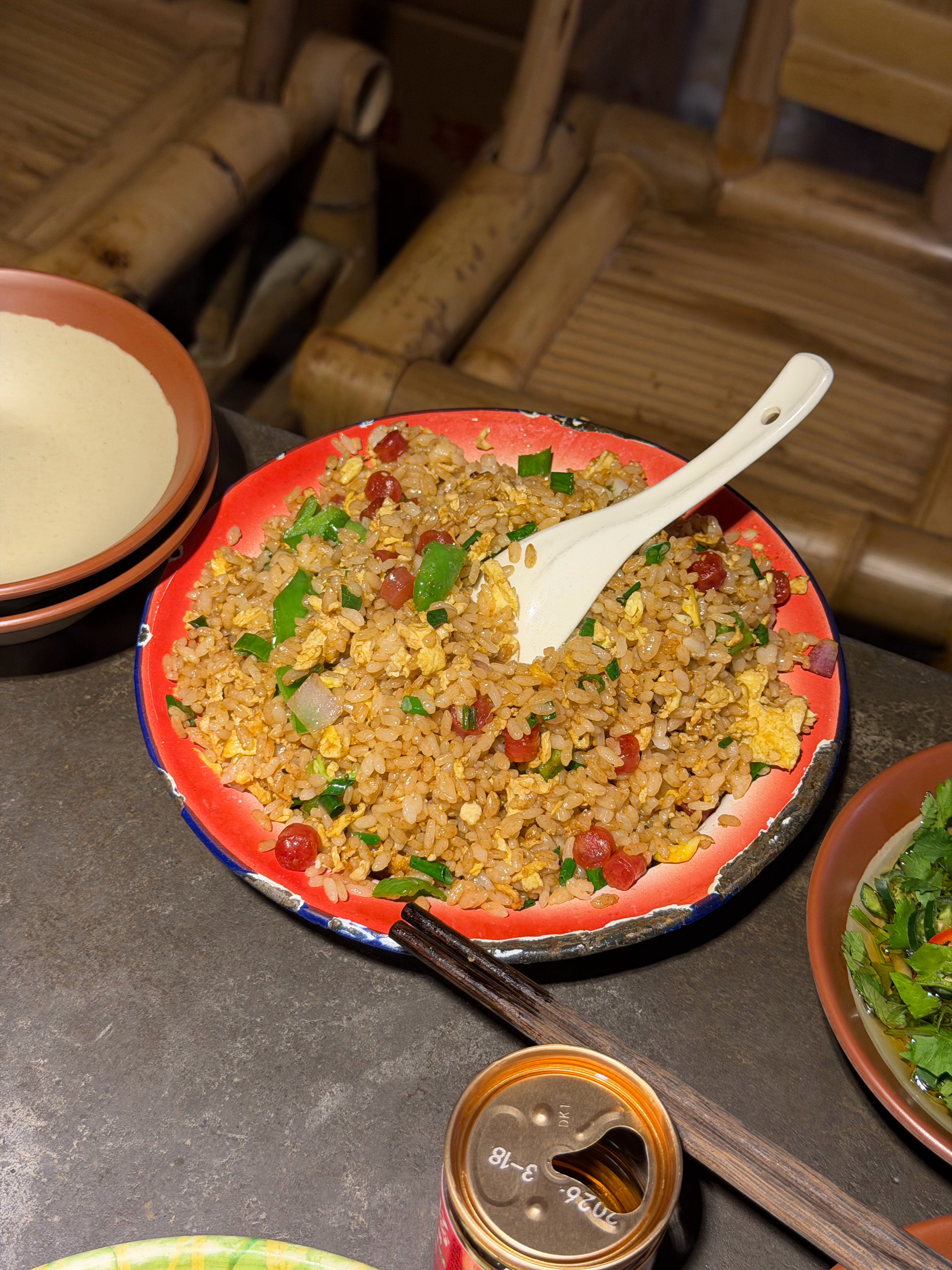 来重庆相聚啦，自己搭配的火锅更加美味，主要是兄弟们终于合体啦重庆