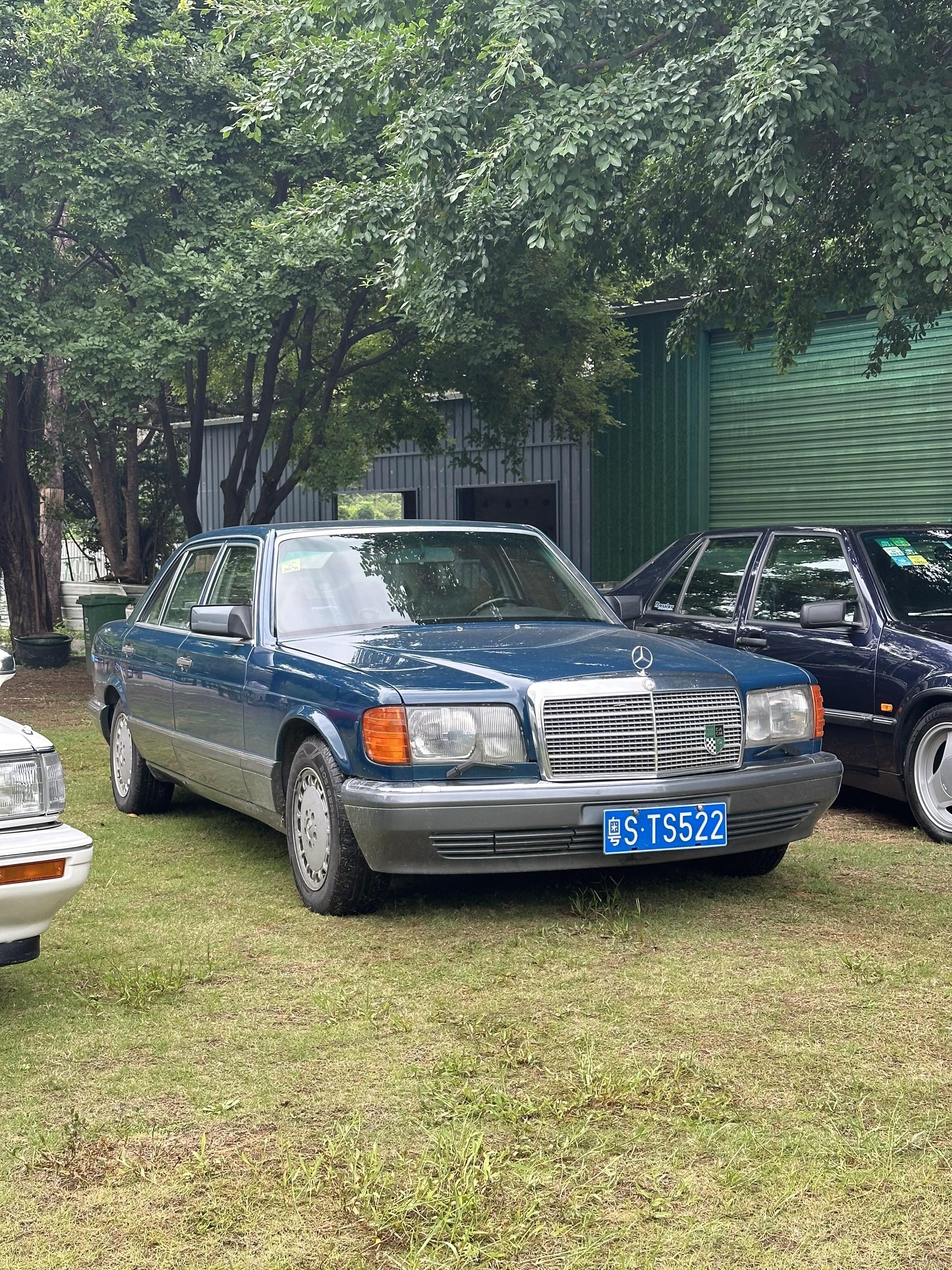 历史上最成功的奔驰S级：W126。