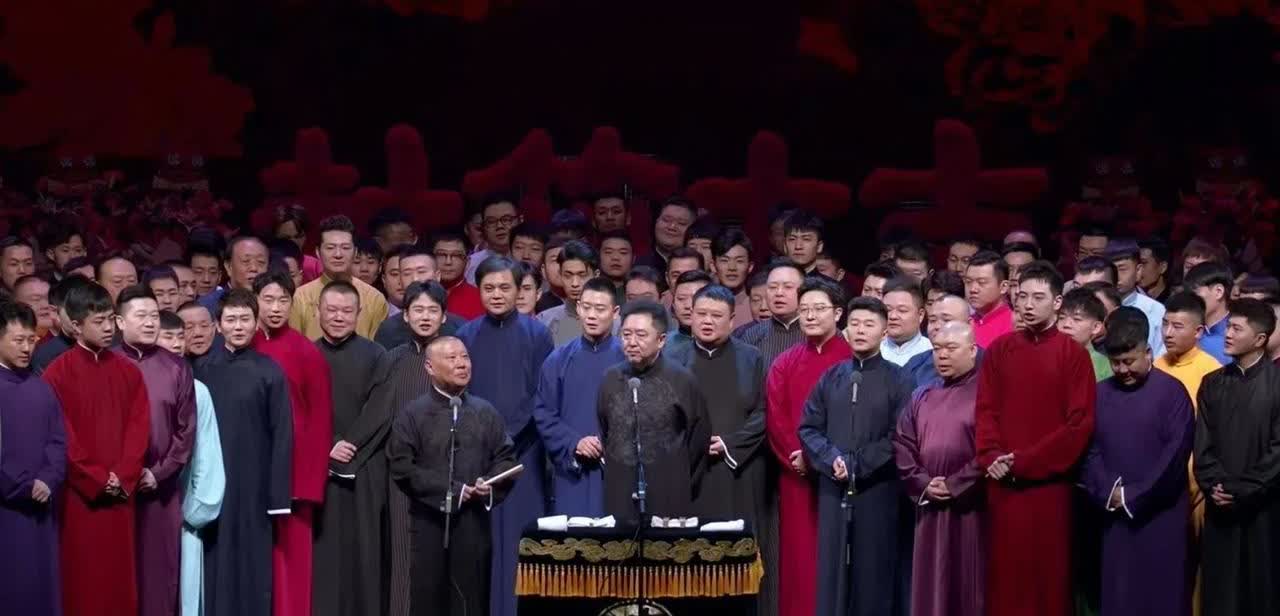 郭粉长时间总是拿着国营院团相声演员拿补贴一事攻击“主流相声”。