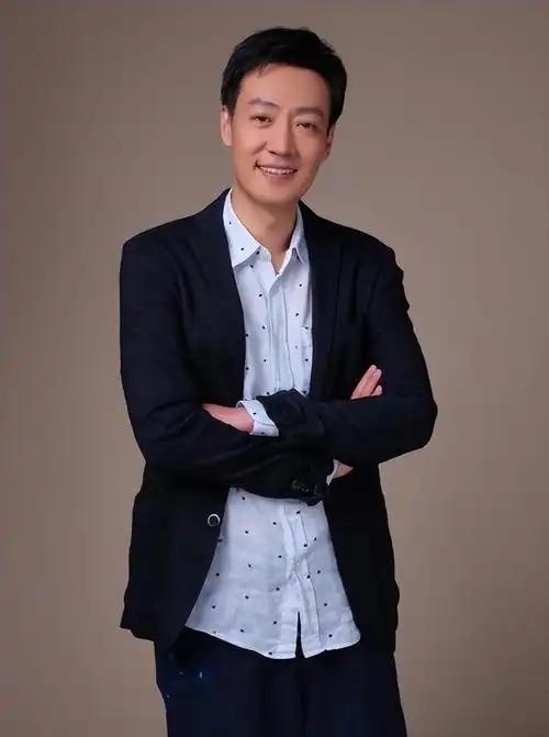 陈道明说的没错，不演戏就“消失”的辛柏青，已走上另一条大道，他是如何做的？ 