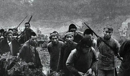 1950年，16军军长尹先炳，带着75辆满载物资的卡车，遭一千多名土匪攻击，他惊