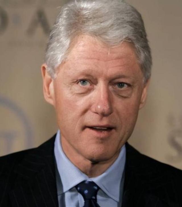 克林顿突然出来喊话，把窗户纸捅破了。2026开年的美国政坛，78岁的克林顿突然“