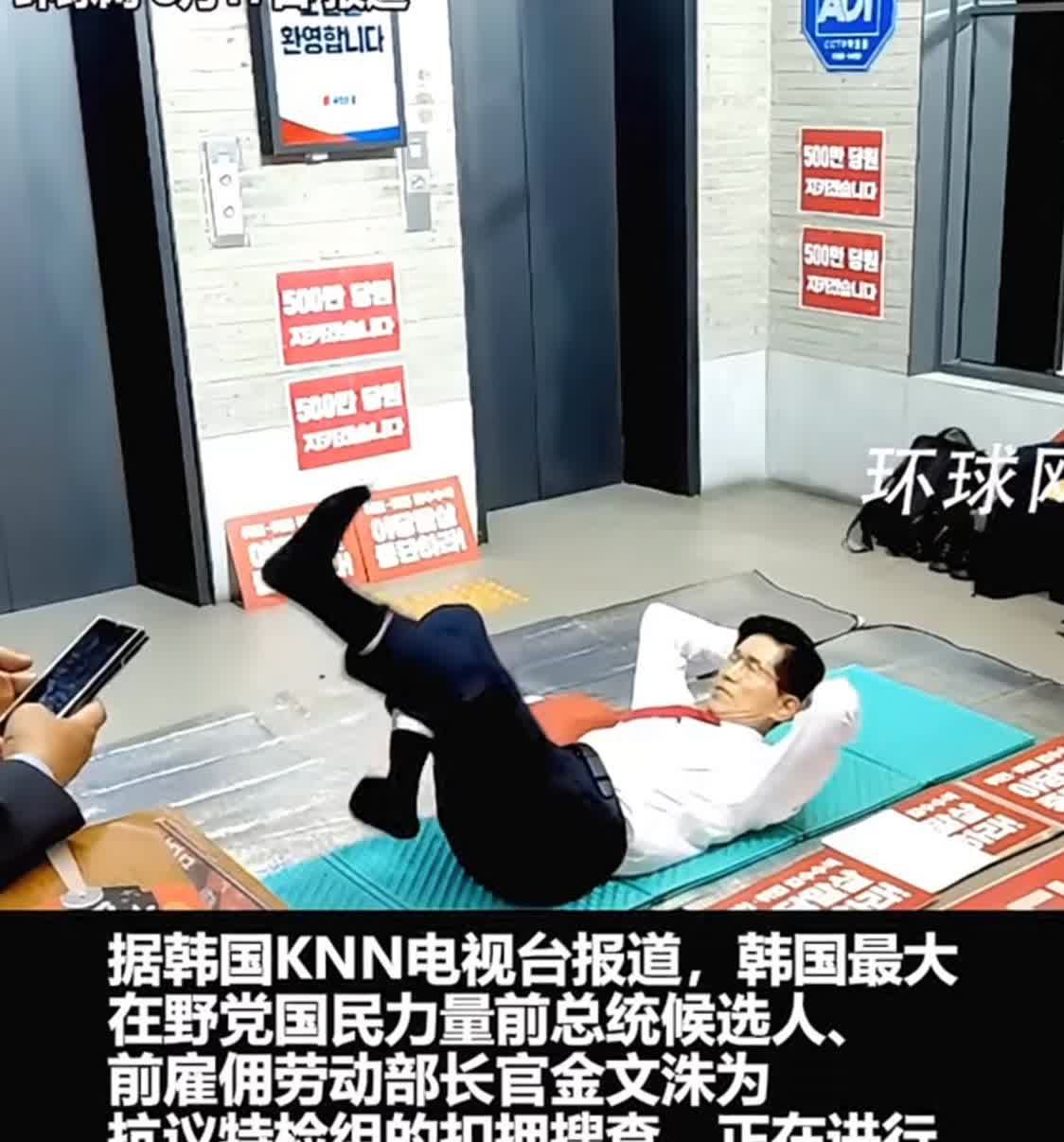 同样是作秀，金文洙却差李在明好几个档次！难怪金文洙会在总统竞选时败给李在明，