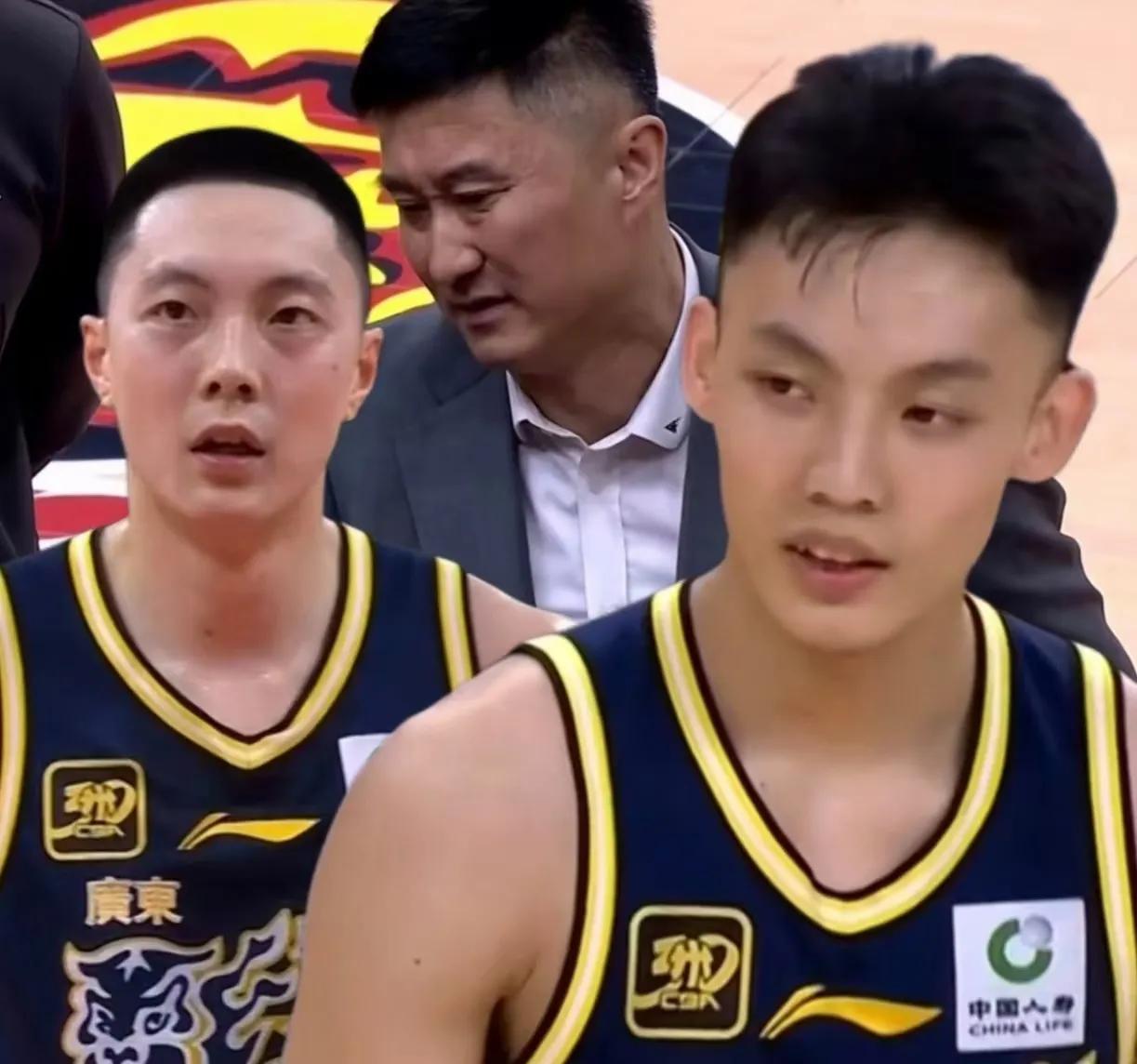 广东男篮现在最难的，不是徐杰被前女友爆出丑闻事件；也不是徐昕要解约事件；更不是吉