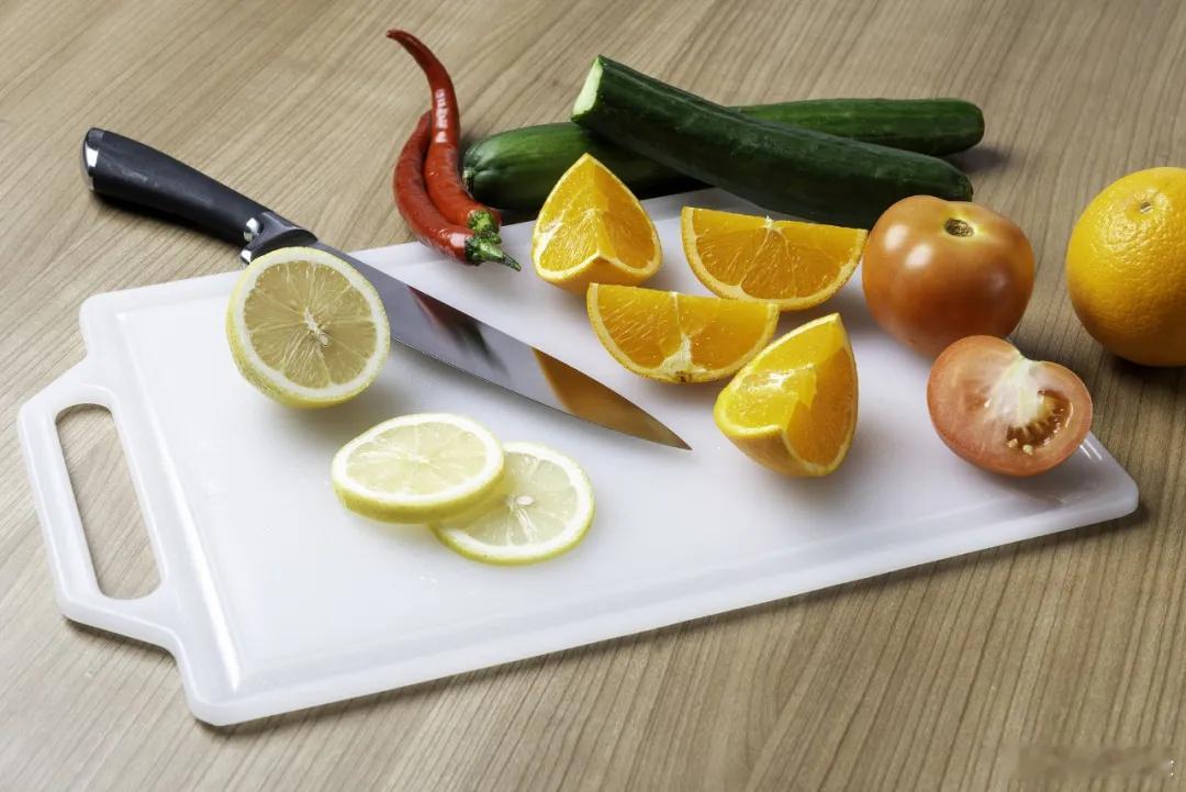 微塑料仅2小时即可入侵大脑！这10个含微塑料的日用品，你可能都用过→摘自央视网微