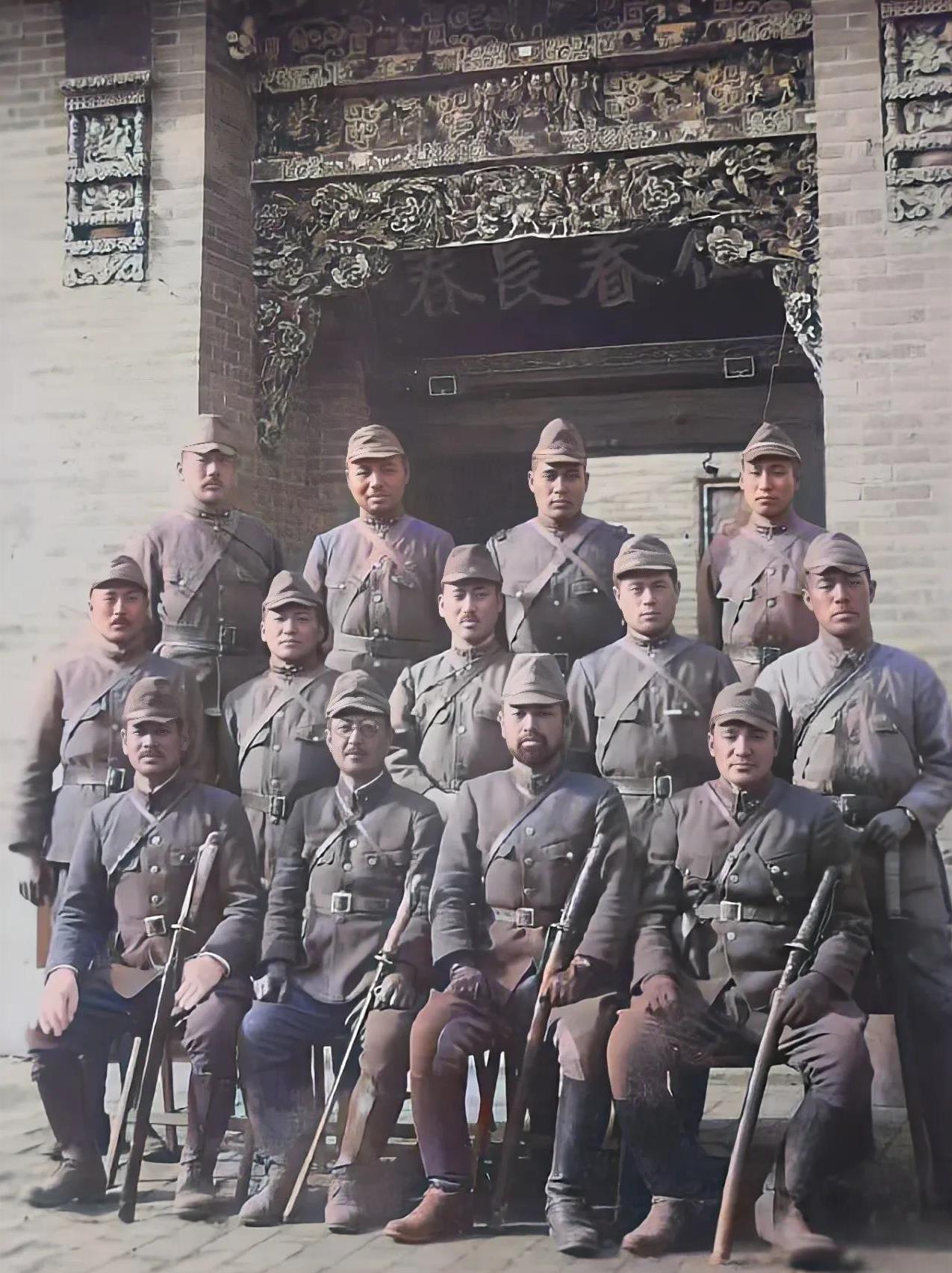 这是1937年，侵华日军在中国拍摄的一张照片。看他们耀武扬威、骄横跋扈的丑恶嘴脸
