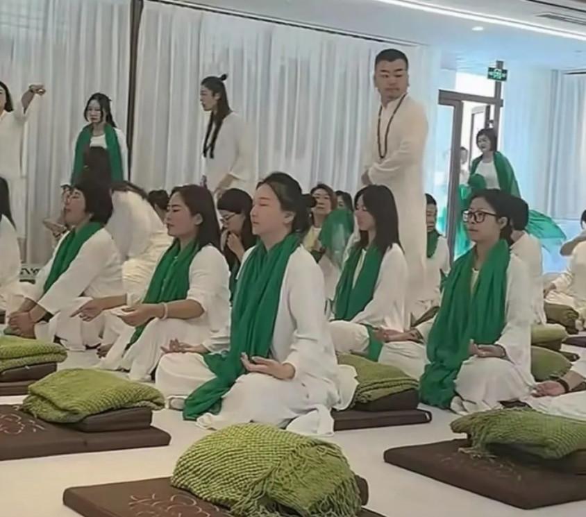 请问一下，加入他们的聚会需要注意些什么.