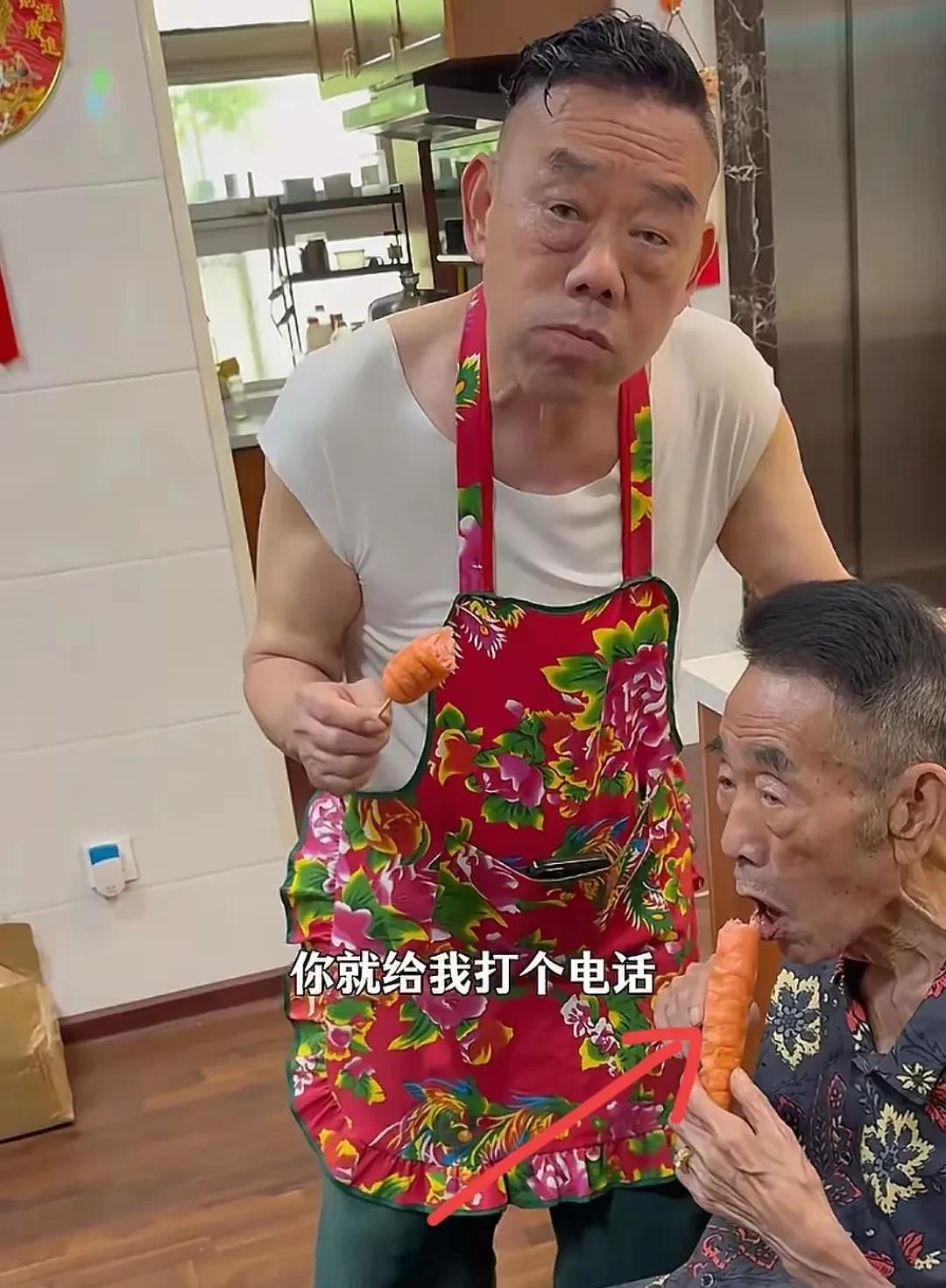 杨少华的最后一条视频，儿子只顾卖货，完全没管一旁的老父亲脸色已经那么差了。他坐