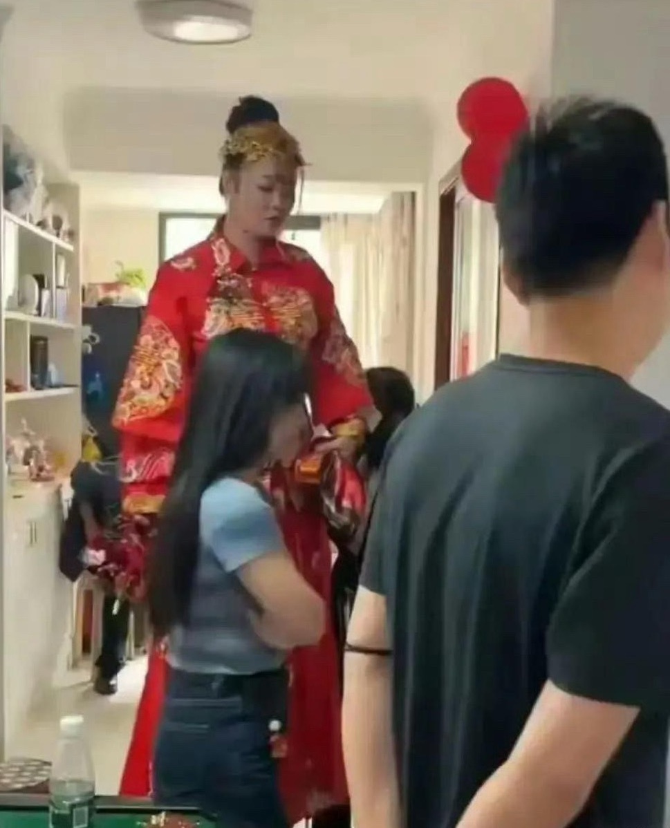 可算嫁出去了，爸妈直接高兴坏了​​​