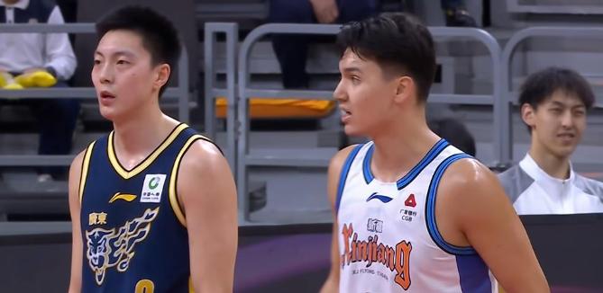 弃用3将全面激活小崔徐杰，广东22分复仇新疆上一场，广东客场领先18分，被新