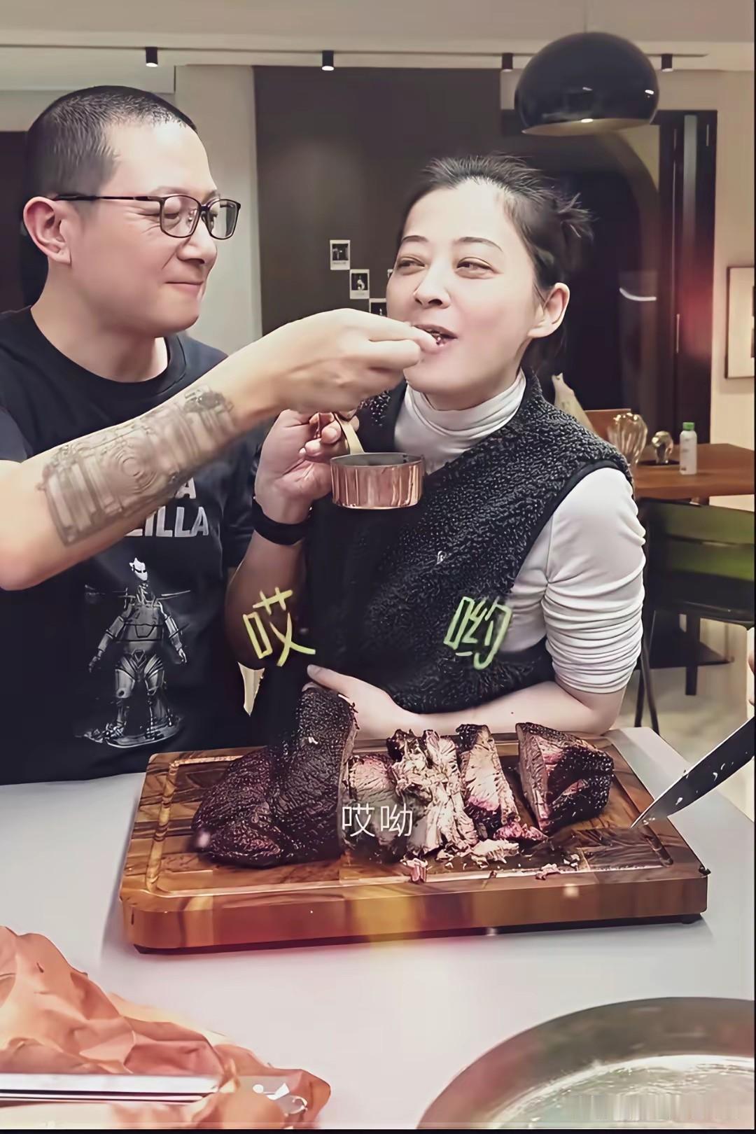 看到梅婷这幸福陶醉的神情，看来女人最好的选择还是要找一个主动爱自己的男人，被爱是