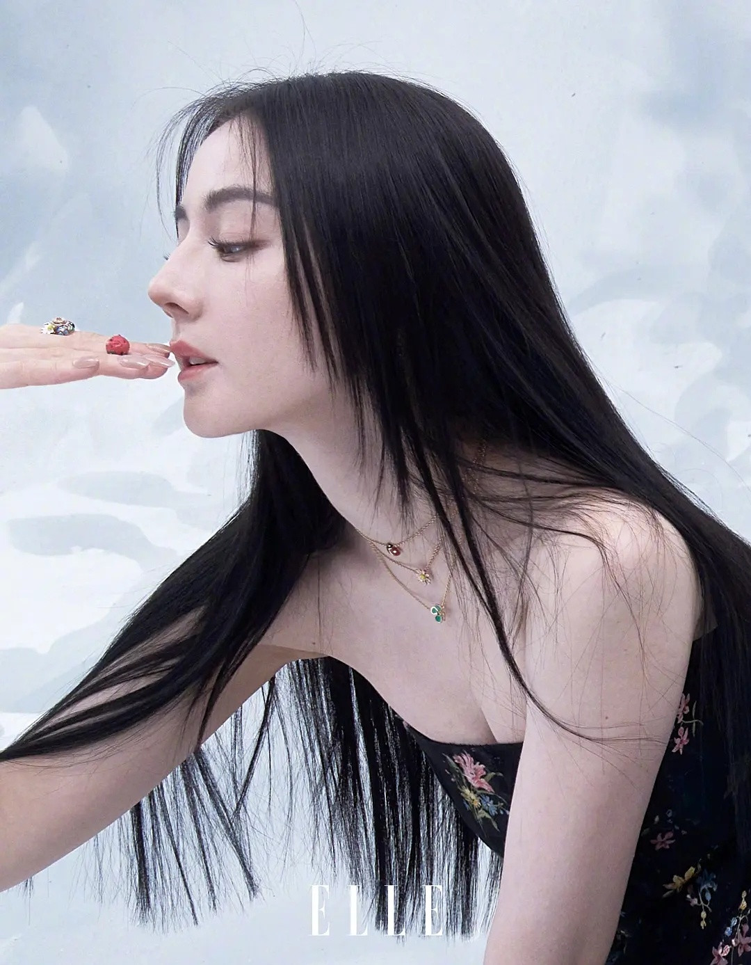 热巴这次的杂志又美出新高度！