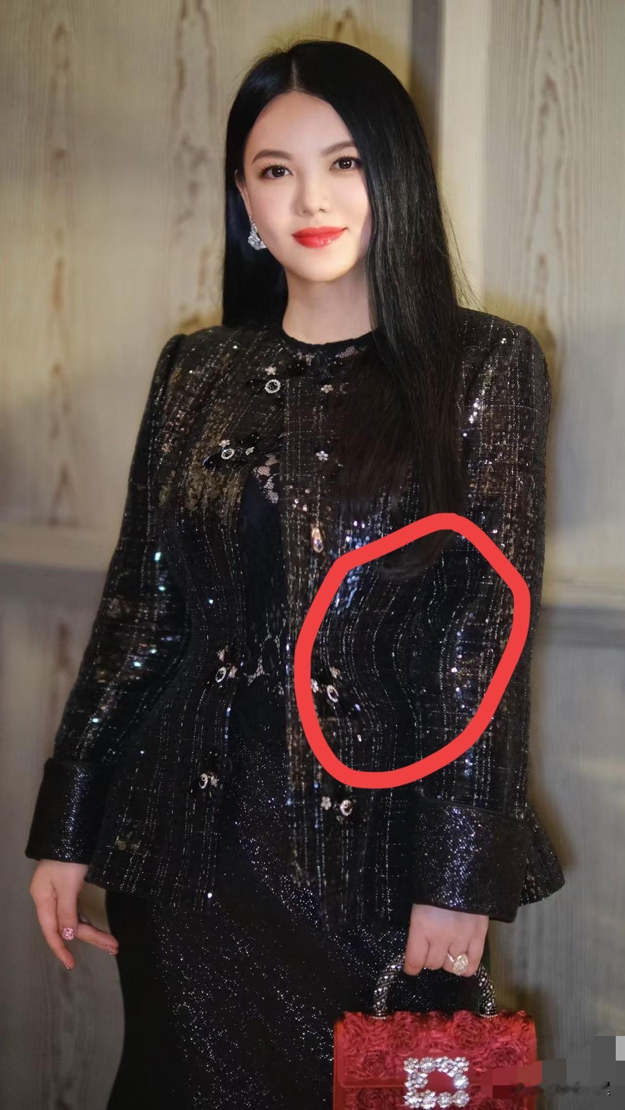 腰身P得袖子的延缝线都歪了？果然有些人就是见不得李湘变瘦、变美！为了证明自己