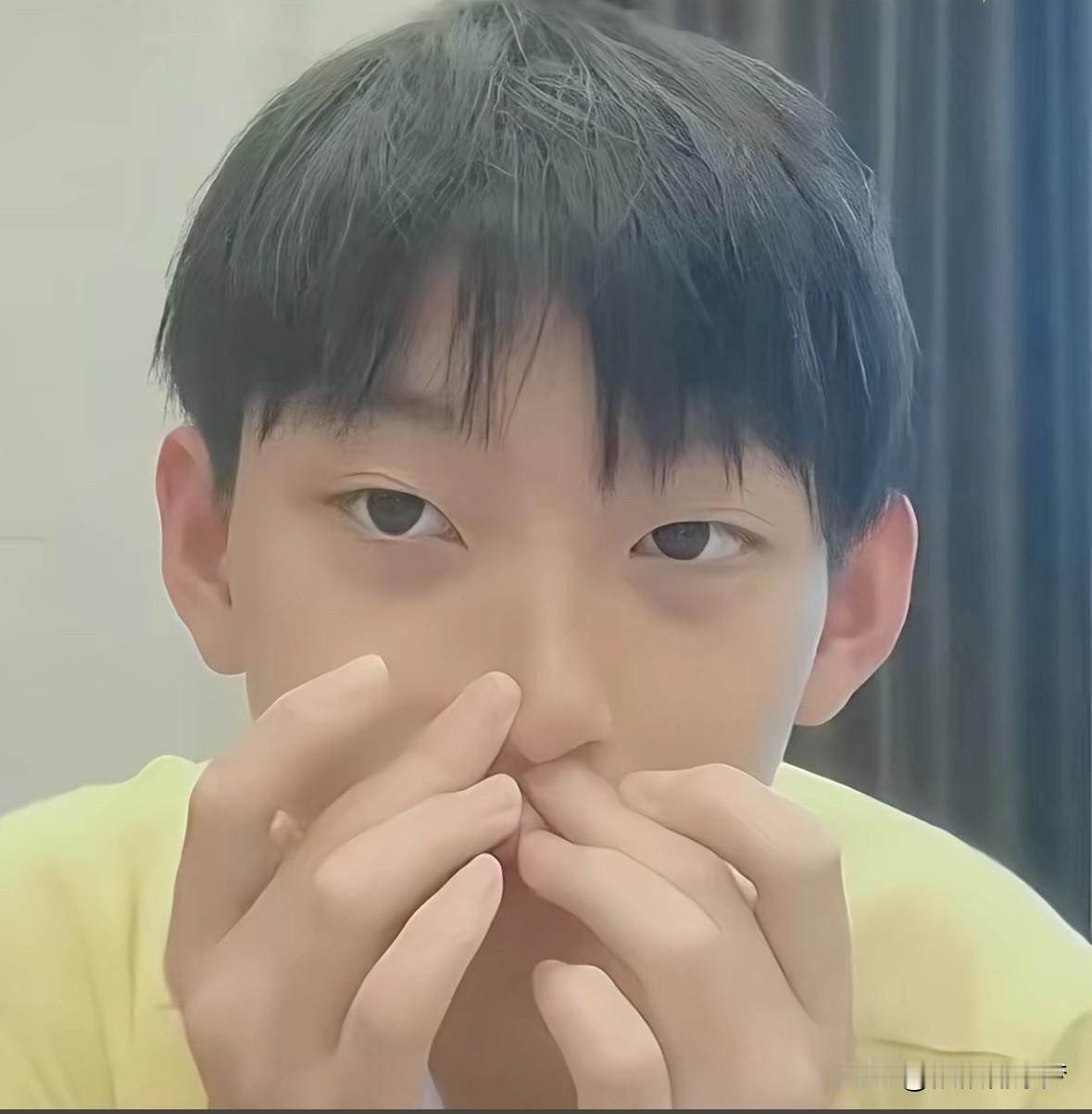 原来小玥儿小箖箖，去加拿大参加夏令营了….小箖箖在加拿大给在悉尼出差的奶奶打
