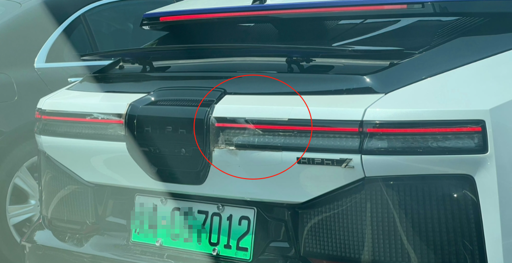 高合车主有多么可怜啊，尾灯坏了之后根本就没办法换。只能说，咱们国家对消费者的保