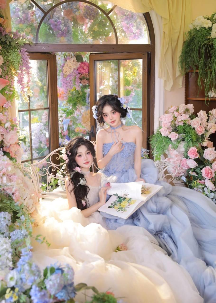 梦幻花海中的姐妹时光唯美浪漫梦幻花海姐妹气质姐妹花治愈系姐妹花