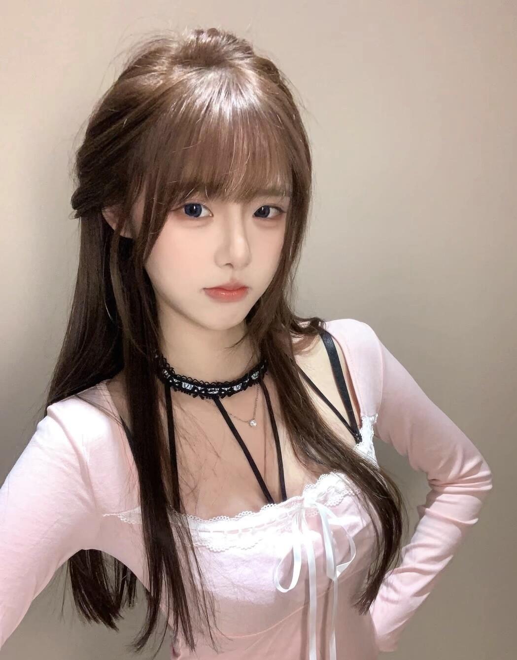 粉衣美人倚，轻纱掩面笑！@今晚不吃鱼粉纱花衣美人粉裳娇颜粉衣仙子照