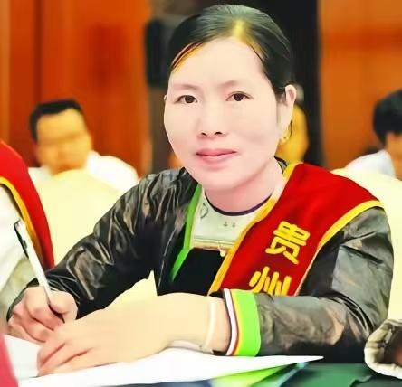 2000年，22岁汉族姑娘不顾父母反对，放弃高薪工作，远嫁贵州苗寨，公公卖了2头