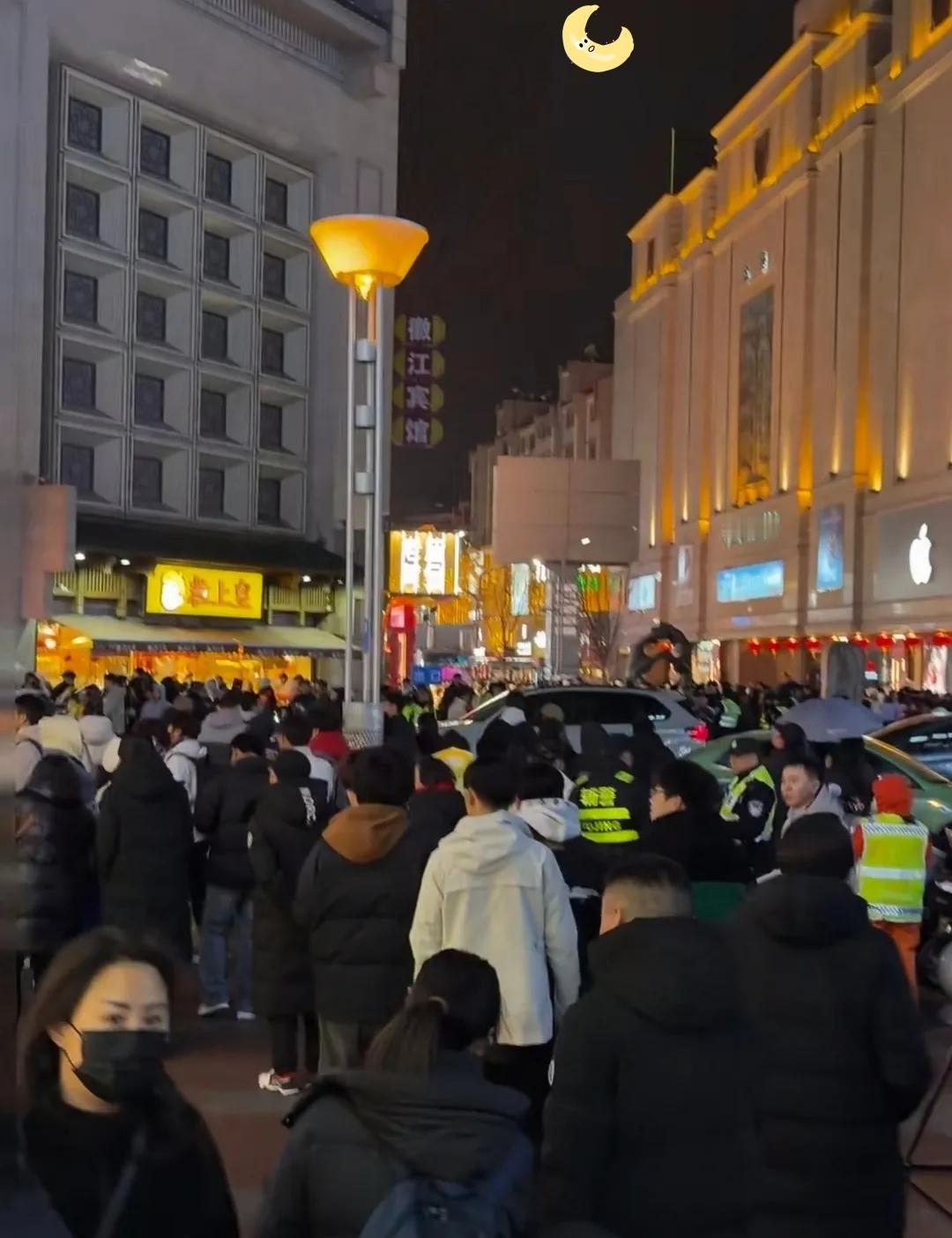 3月1号开始，只要你每个月都有工资，你就有资格退个人所得税。只要你是