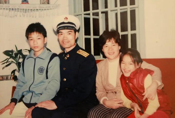 1972年，23岁的李玉枝经人介绍，嫁给26岁的麦贤得。新婚之夜她就被吓哭了，因