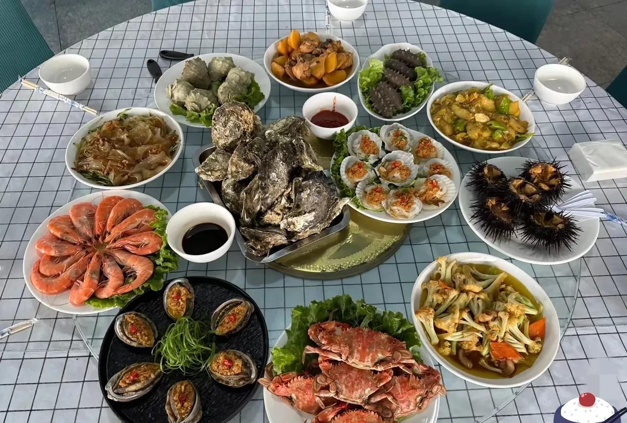 昨天朋友可我吃的第一次吃这些，味道还不错就是不知道这一桌得多少钱