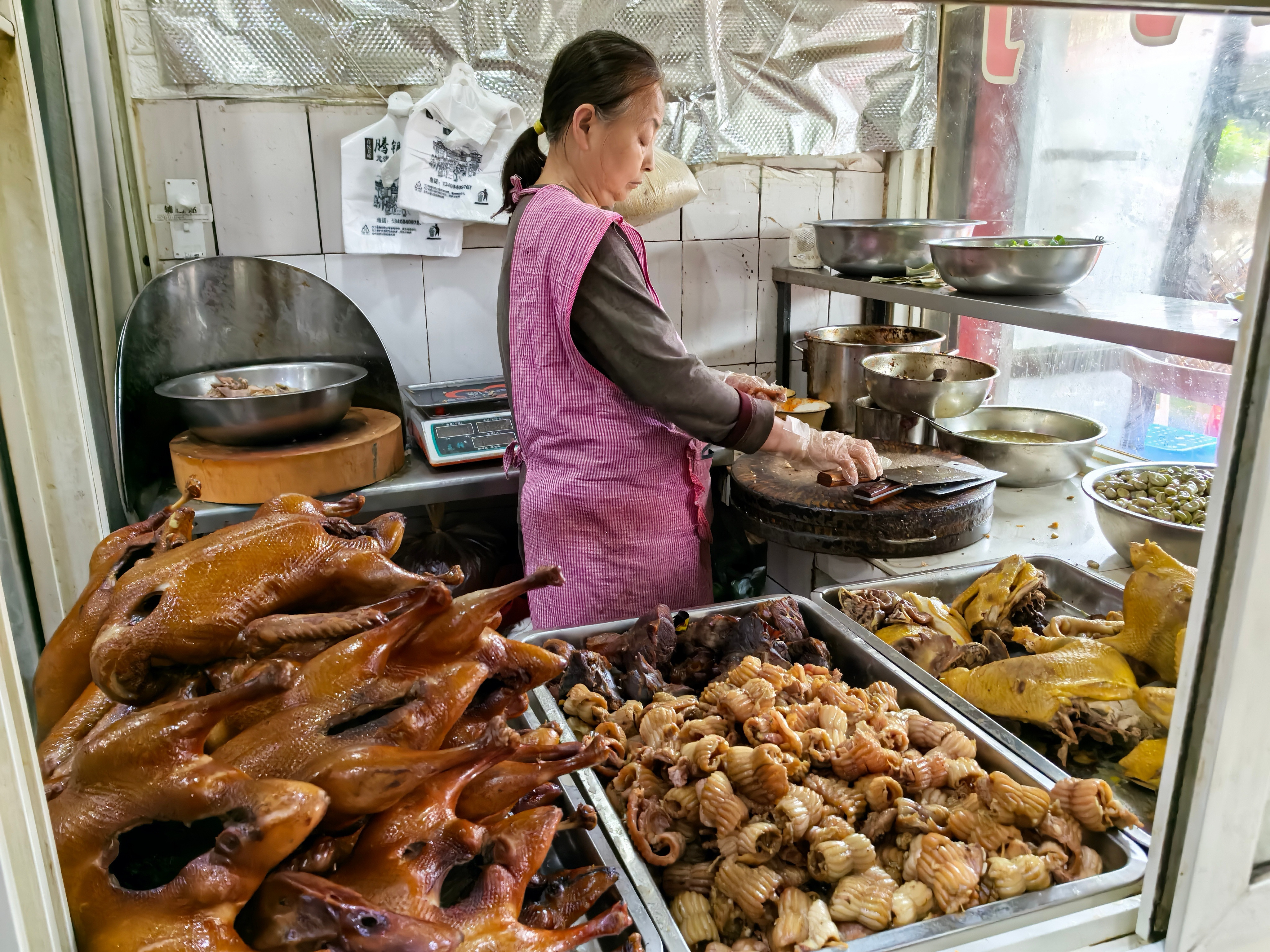 成都现在最火的苍蝇馆子？下午2点钟了还要排队，图6算黑暗料理了有没有晓得火爆双脆
