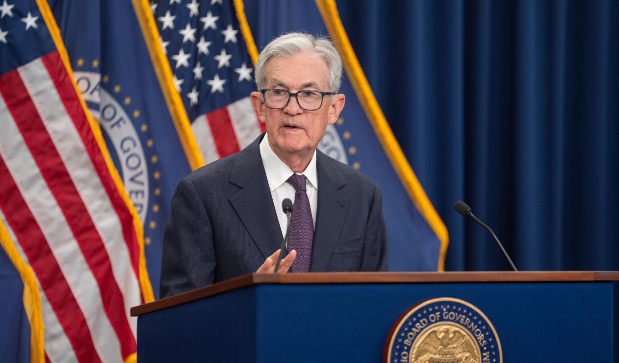 美国非常不愿意看到黄金暴涨。说白了，人类开采黄金几千年了，黄金存世总量高达20.