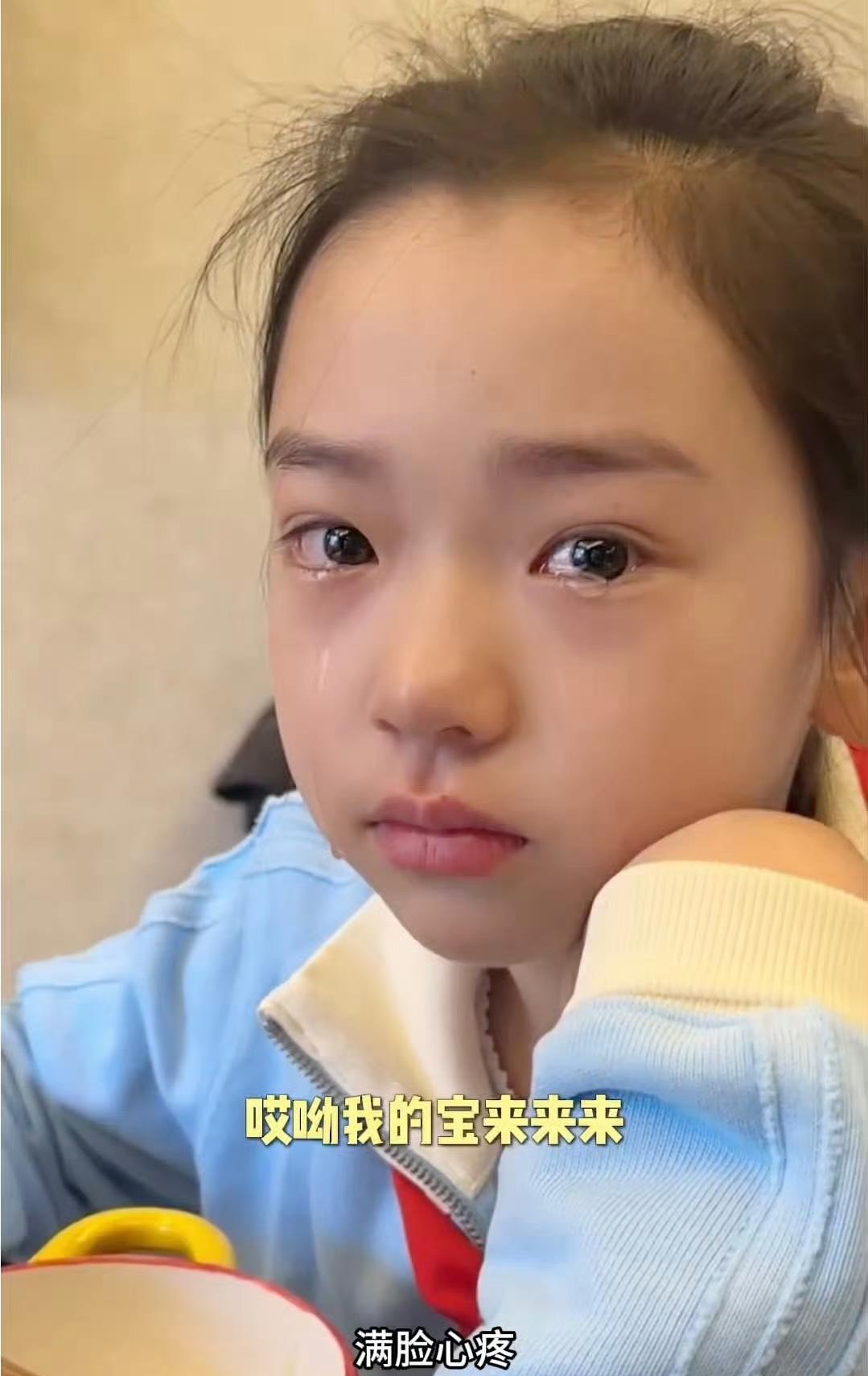 董璇，冲上热搜！3月19日，董璇毫无征兆地冲上热搜高位，这一次，大众的目光没有