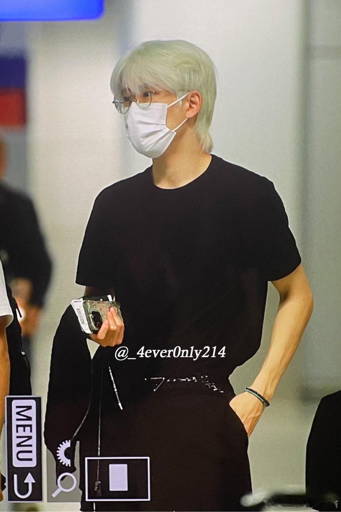 NCT郑在玹入伍前后身材变化对比​​​