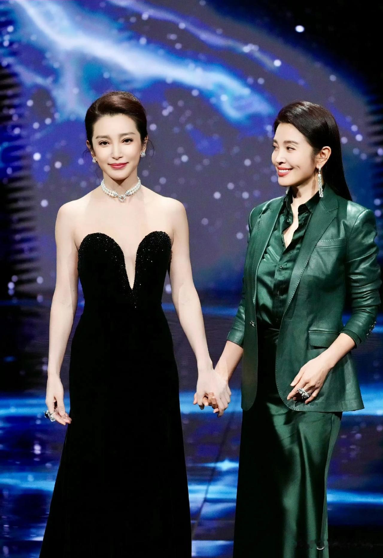 你不说，她不说，谁能知道李冰冰都53岁了！这纤细的身姿，白嫩皮肤，平坦的小腹，真