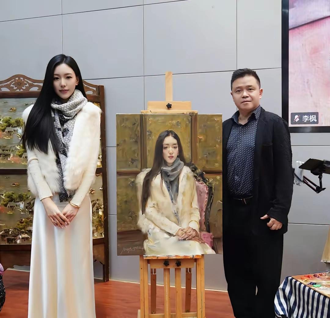 两位画家，画出来的效果真的完全不在一个水平上！前者让我想到了古代的王昭君，君王