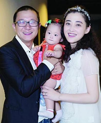 2012年，梅婷害羞地对秦昊说：我喜欢上了剧组的摄影师，你能帮我问问他愿不愿意娶