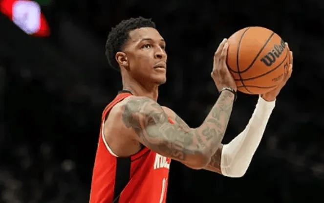 废物！这命中率，高中生校队来，都比贾巴里-史密斯要好吧！打了41分钟，21中