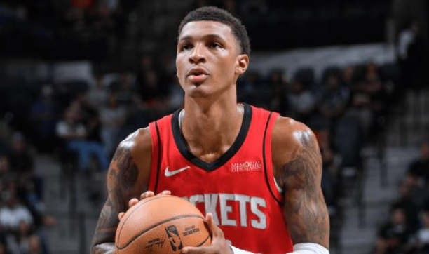 我都怀疑，当年是不是火箭摆了魔术一刀怀疑魔术是着了火箭的道了，再加上贾巴里试