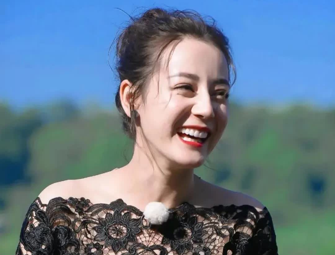 我有强烈的预感，迪丽热巴以后很难结婚了，因为她身上有一个很多女生都没有的