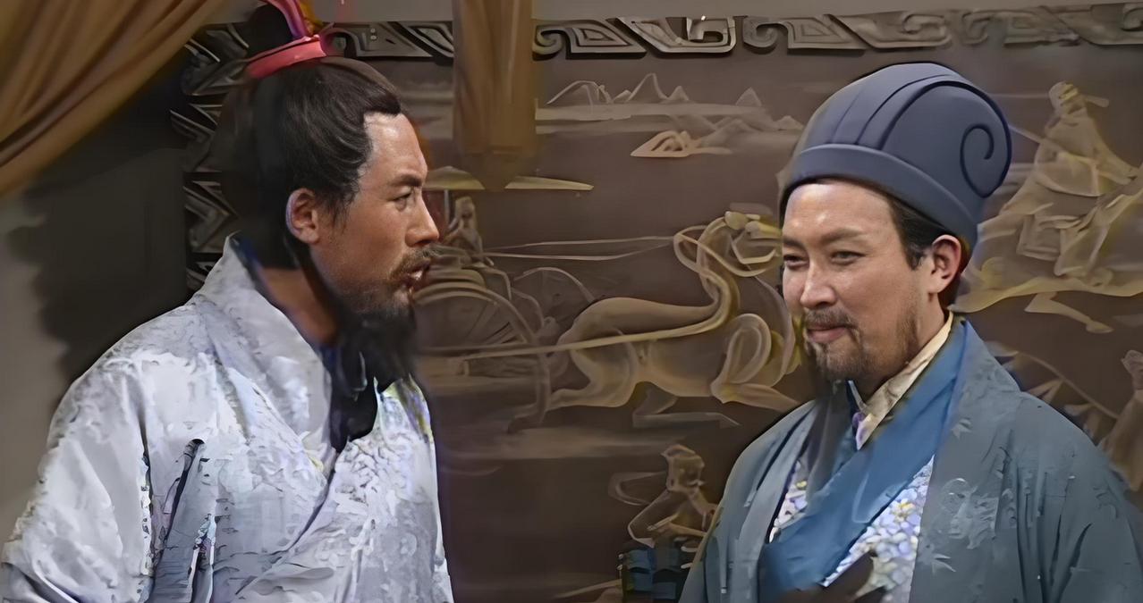 【刘备死后，为什么李严敢和诸葛亮叫板？】刘备在白帝城快不行的时候，干了一件让