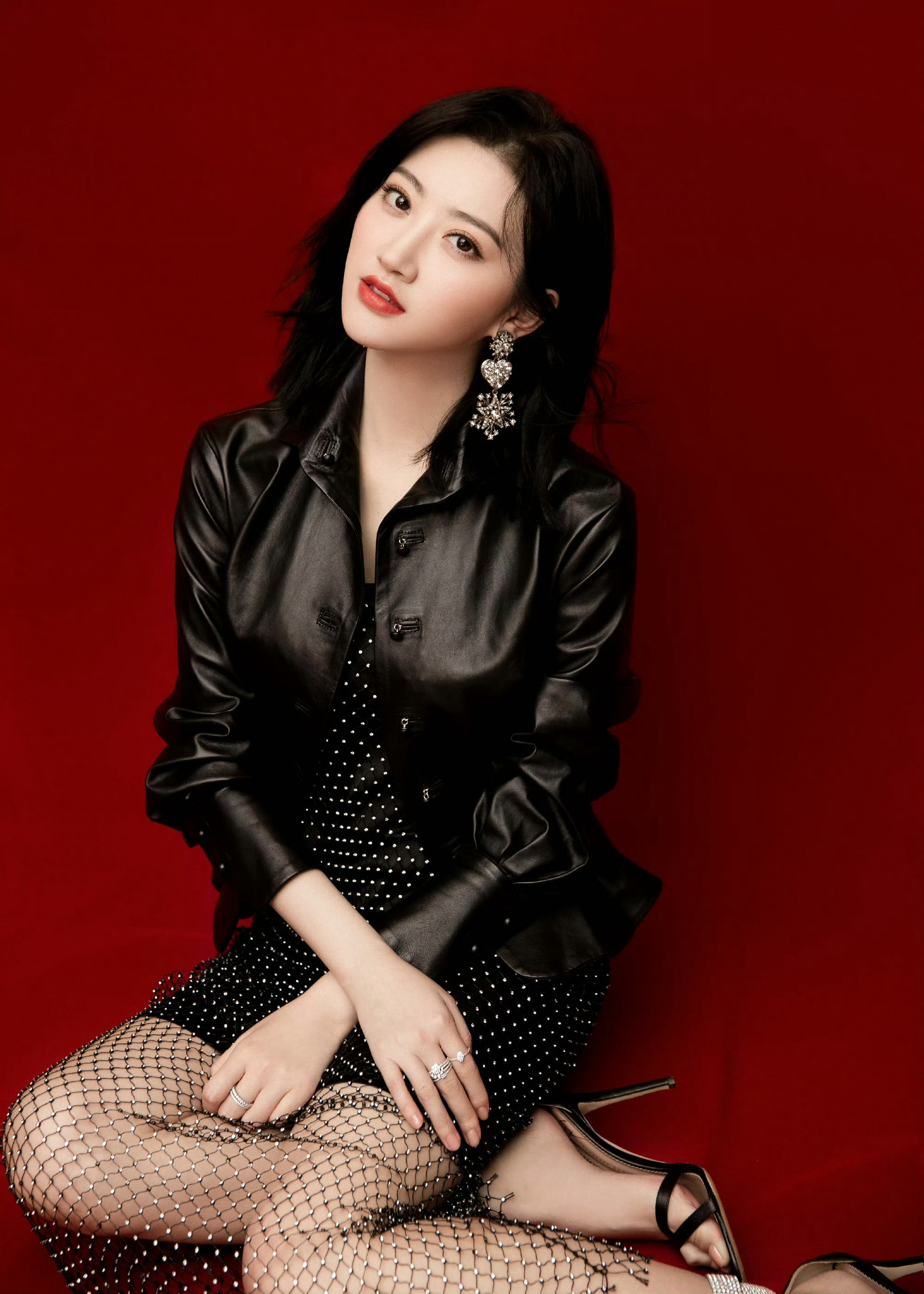 景甜坐着好美