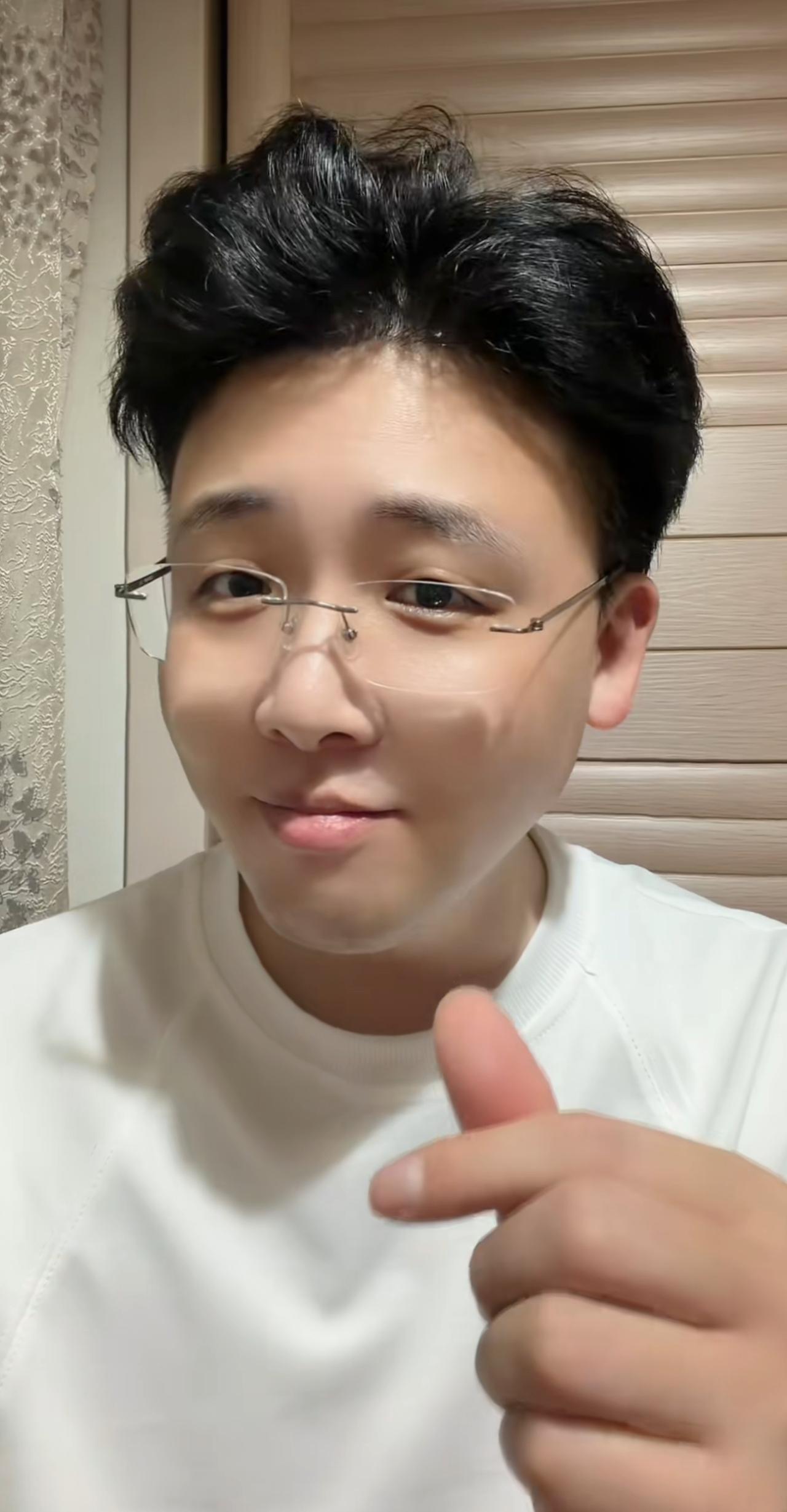 极品相声帮的钱程怎么变化这么大，最早还算是一个技术型主播，聊传统段子、拆解演员的
