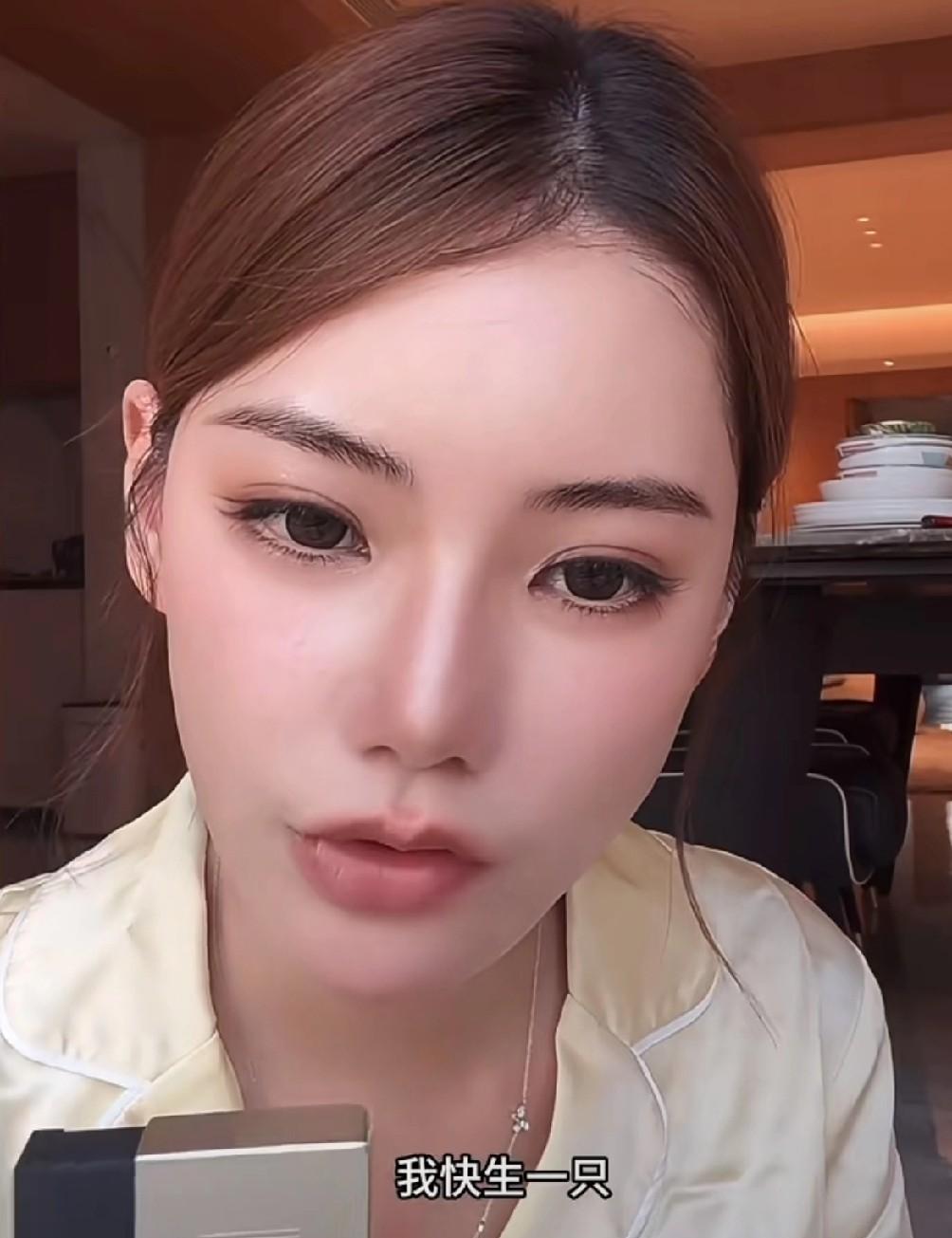 心疼马筱梅，黑粉都这样说她了，她还贴笑脸暖心回应，内心真的很强大！马筱梅直播，黑