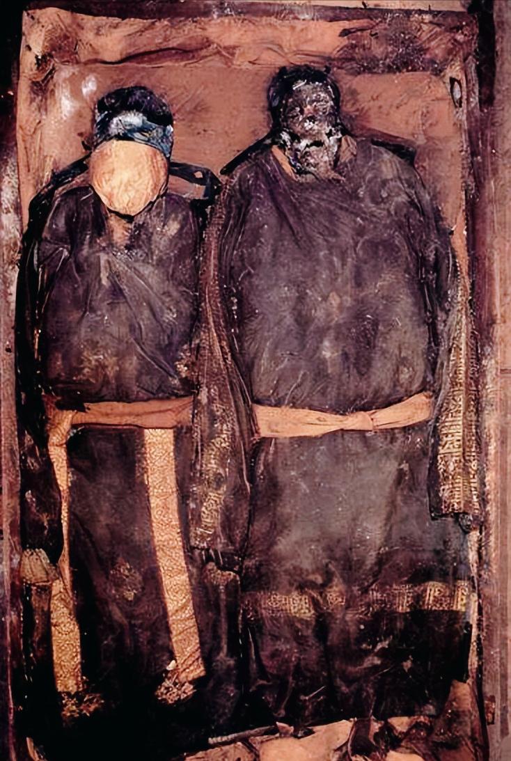 1988年春，哈尔滨巨源乡的挖掘机铁臂突然顿住，地下石板下露出的棺木里，两具遗骸