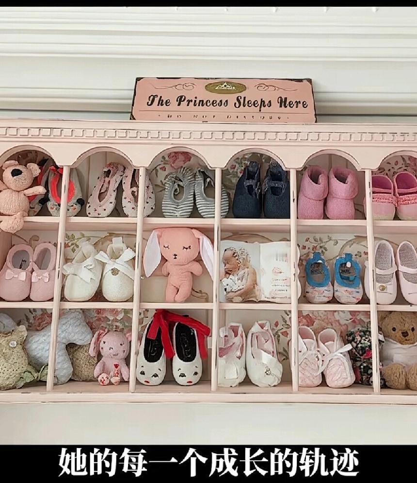 伊能静的女儿小米粒都九岁了，伊能静还保存着女儿婴儿时期的鞋子和玩具。最近伊能