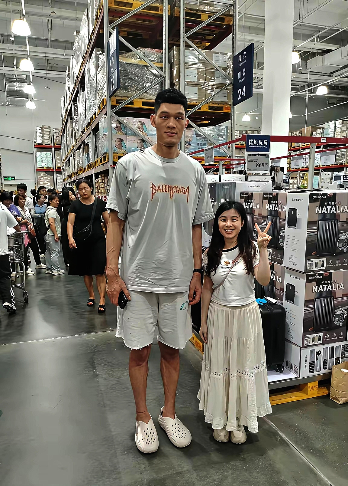 男的太高了，还是女的太矮了？