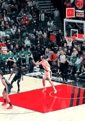 被骂打球没年轻人样，他转头就被NBA选中了。记得那场球，2米18的大个子杨瀚